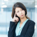 考える、悩む女性、OL
